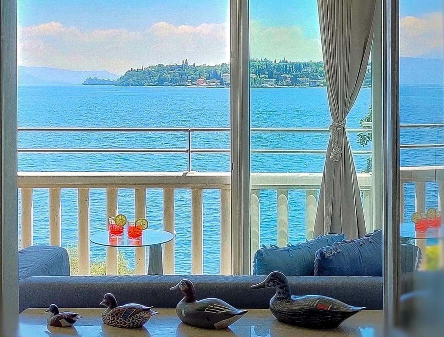 Luxury Lakeside Apartment Right On The Water Salo Exterior photo